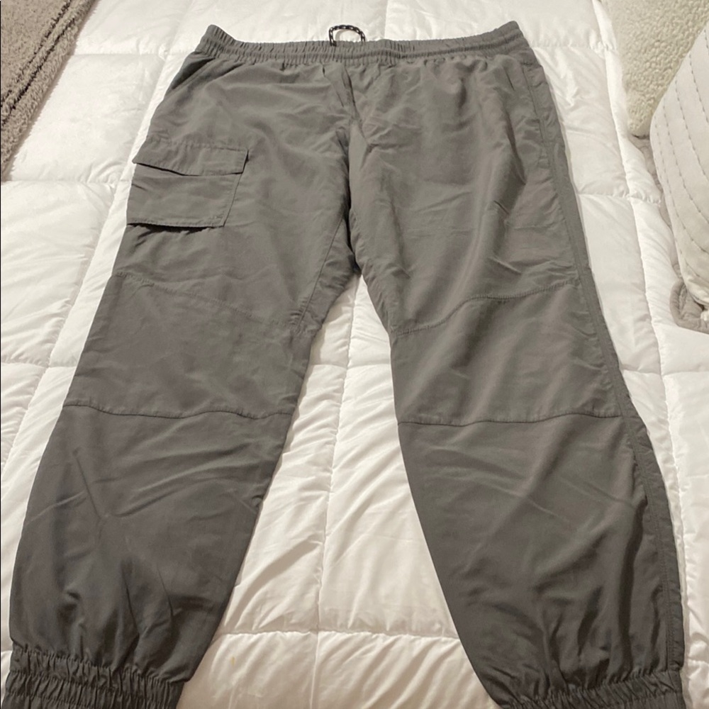 Columbia Gray Cargo Joggers with Elastic Cuffs